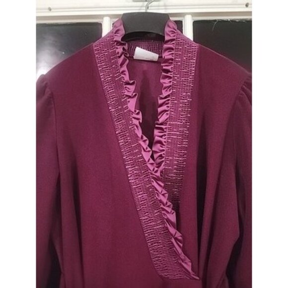 Burgundy Purple Velour Longsleeve Robe Satin Ruffle Trim Pocket Belt Medium VTG - Picture 1 of 11